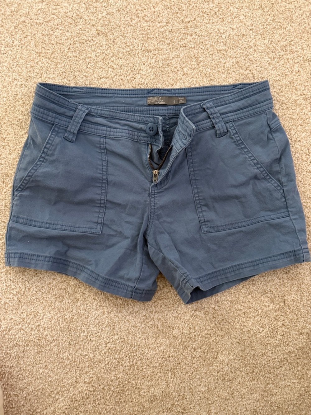 Prana women’s size 2/26 organic cotton stretch short